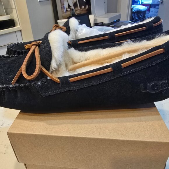 UGG Dakota Black Suede Fur Slippers Womens SIZE 7 NEW STYLE 1107949-BLK - Picture 6 of 14